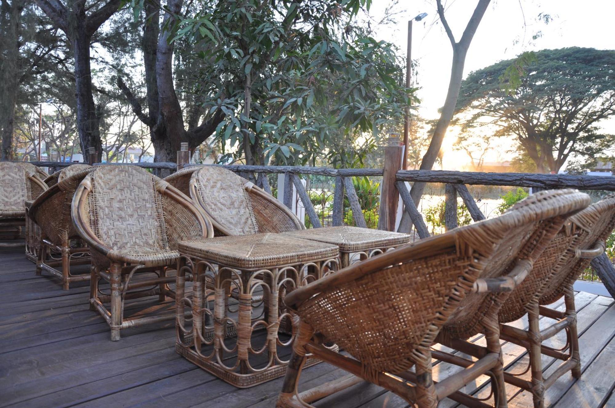 Trinity Family Inn Nyaung Shwe Extérieur photo