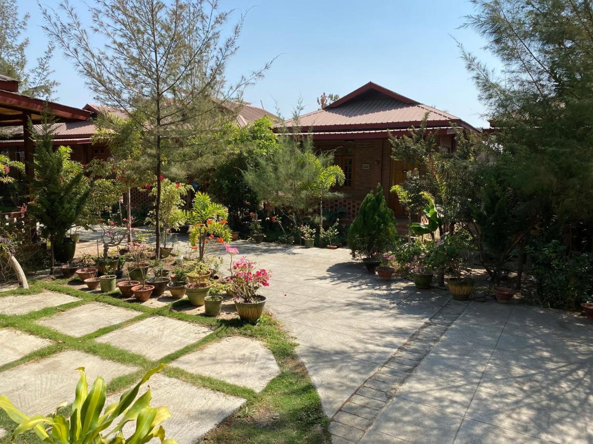 Trinity Family Inn Nyaung Shwe Extérieur photo