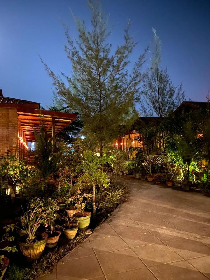 Trinity Family Inn Nyaung Shwe Extérieur photo